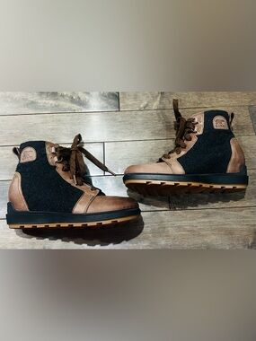 Like New Women’s Sz 7.5 Brown/Black Quilted Sorel Evie II NW Lace-Up Boots